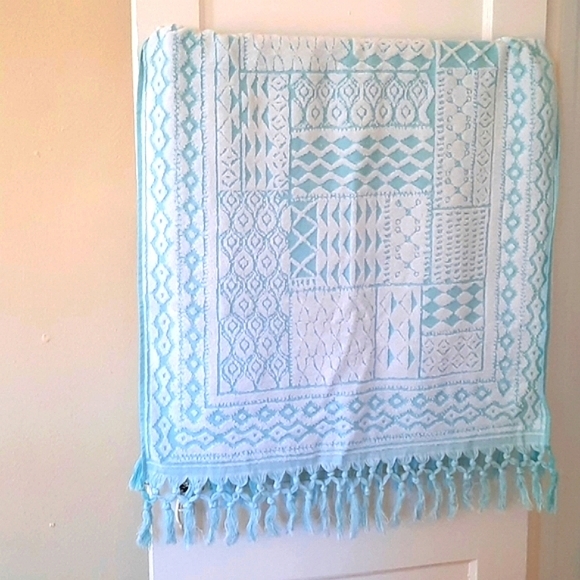 Set of two Anthropologie Bath Towels - Picture 2 of 2